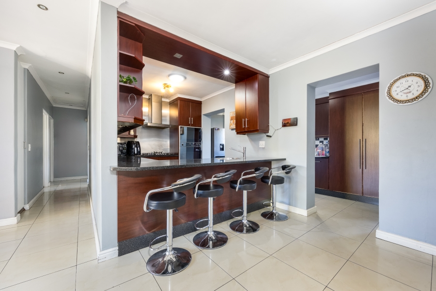 4 Bedroom Property for Sale in Protea Heights Western Cape